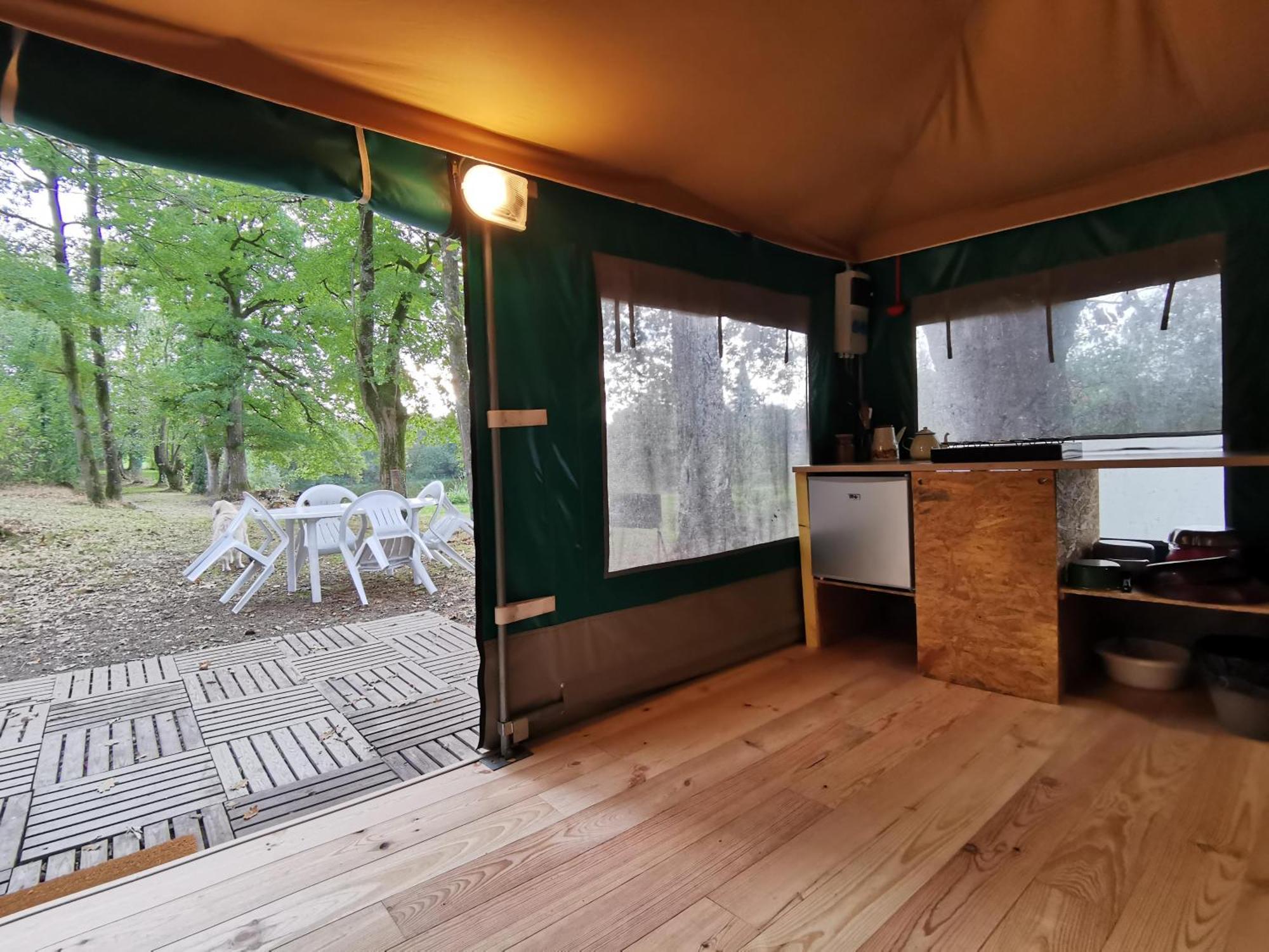 Camping De La Chagnee Saint-Aubin-le-Cloud 客房 照片