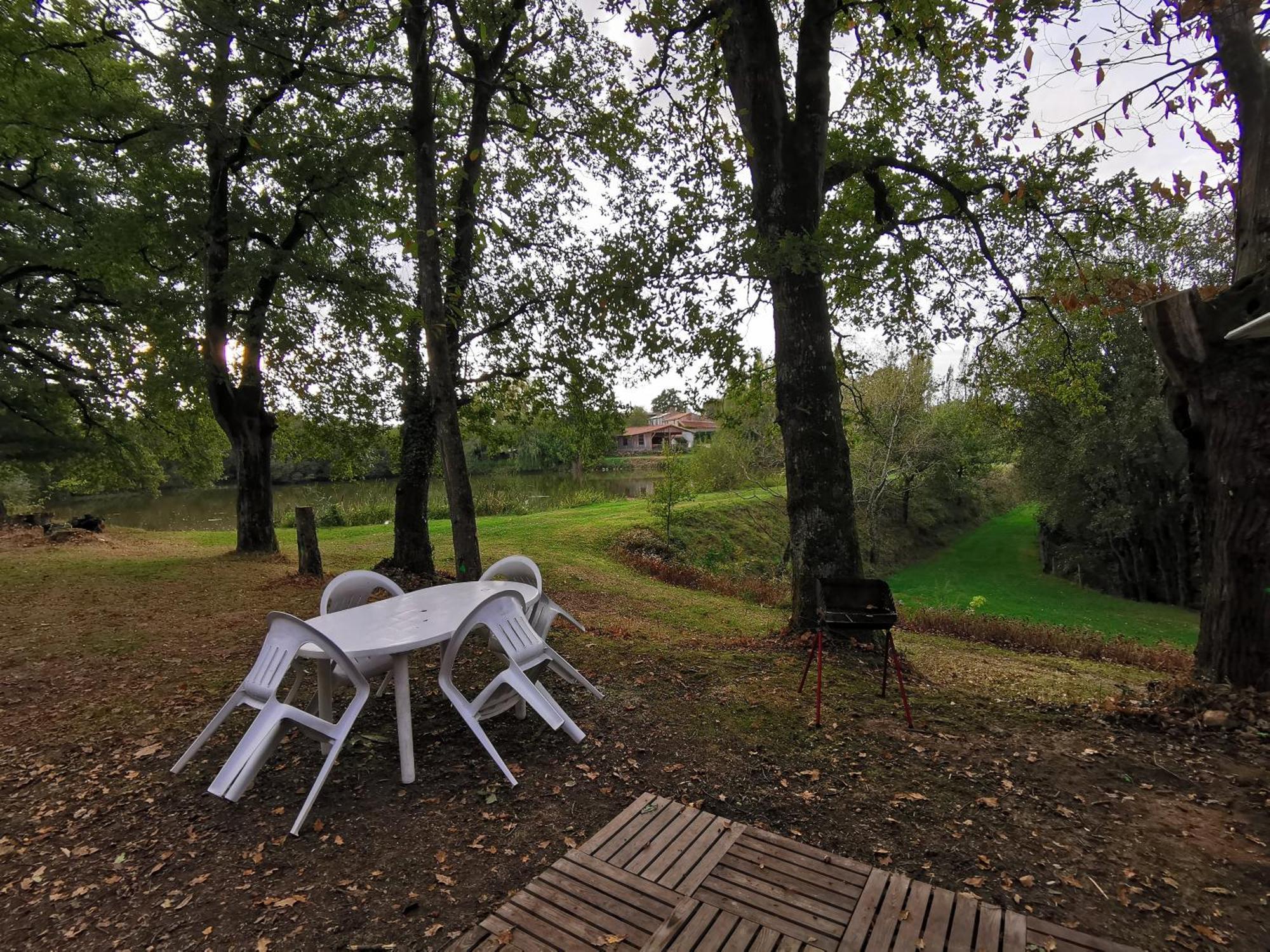 Camping De La Chagnee Saint-Aubin-le-Cloud 客房 照片